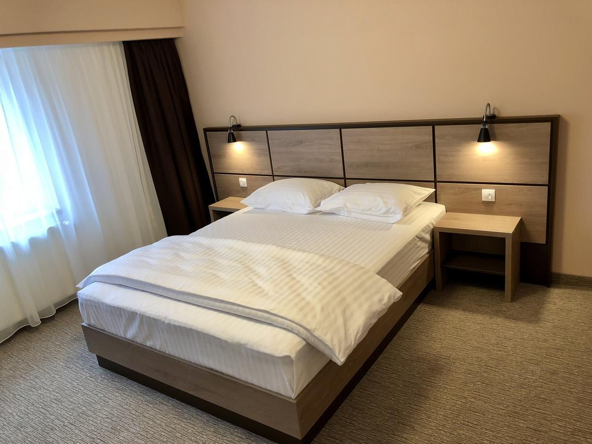 Nueva Park Hotel Brasov Exterior photo
