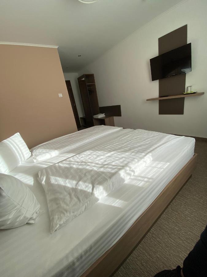 Nueva Park Hotel Brasov Exterior photo