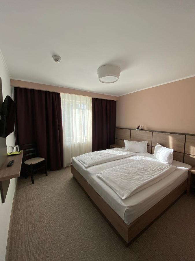 Nueva Park Hotel Brasov Exterior photo