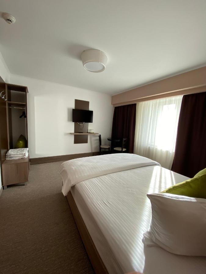 Nueva Park Hotel Brasov Exterior photo