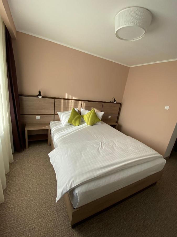 Nueva Park Hotel Brasov Exterior photo
