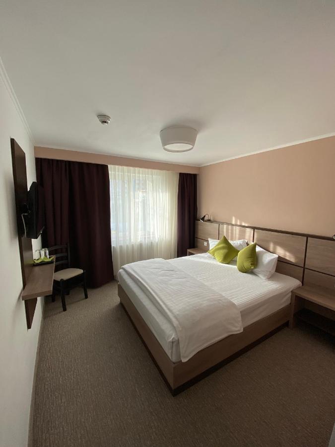 Nueva Park Hotel Brasov Exterior photo