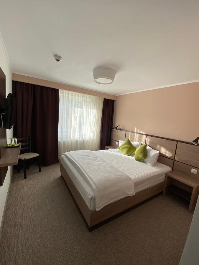Nueva Park Hotel Brasov Exterior photo